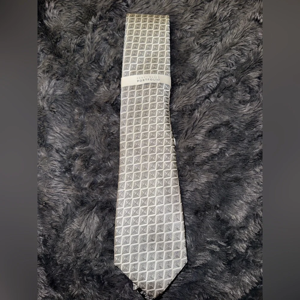 NWT Perry Ellis Portfolio Gray Geometric Patterned Tie